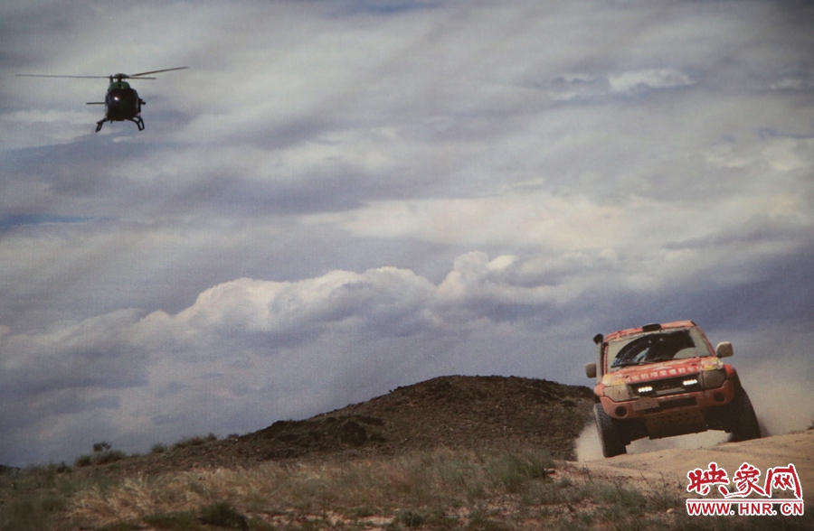 賽車(chē)的世界、更是男人的世界。圖為部分參展攝影作品。