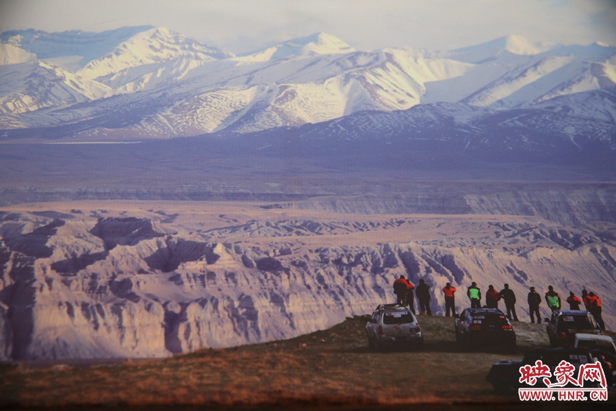 賽車(chē)的世界、更是男人的世界。圖為部分參展攝影作品。