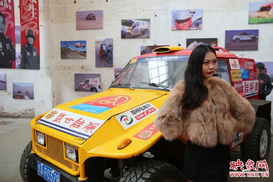 姐是車(chē)模，賽車(chē)的車(chē)。