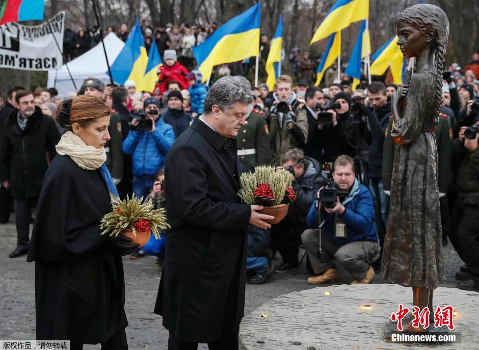 當?shù)貢r間2014年11月22日，烏克蘭基輔，民眾舉行儀式紀念1932-1933烏克蘭大饑荒81周年