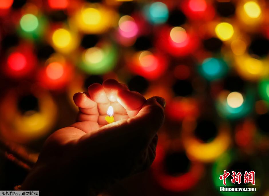 當?shù)貢r間2014年11月22日，烏克蘭基輔，民眾舉行儀式紀念1932-1933烏克蘭大饑荒81周年