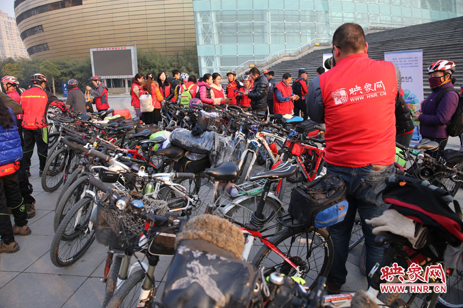 參加活動的車友太多，忙壞攝影師
