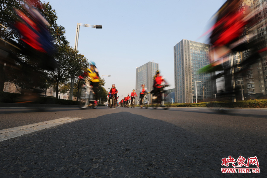 獻(xiàn)愛心、騎行天下，映象網(wǎng)騎行車友樂翻天