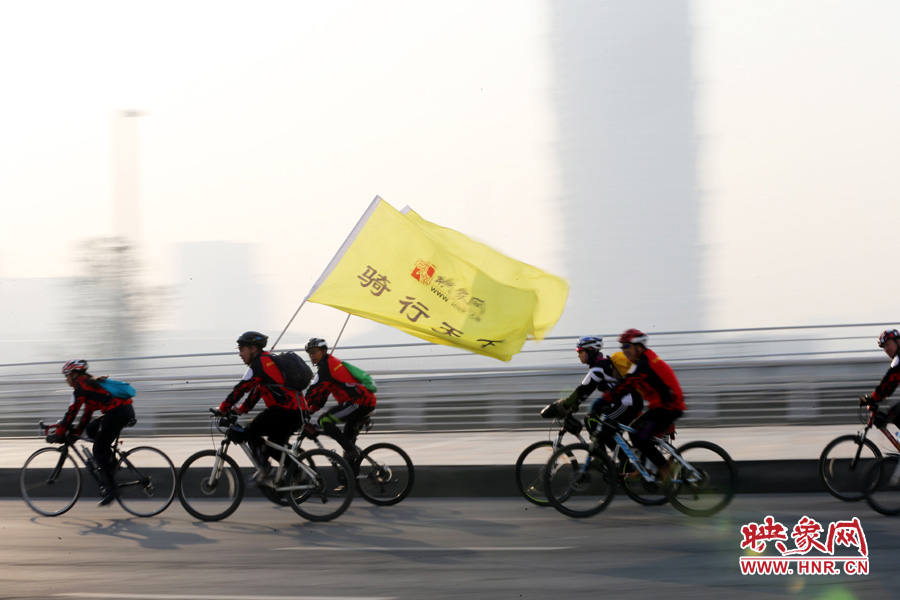 獻(xiàn)愛心、騎行天下，映象網(wǎng)騎行車友樂翻天