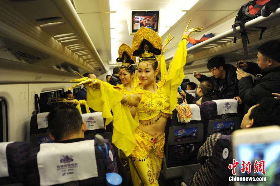 飛天“曼舞”蘭新高鐵動(dòng)車(chē)組列車(chē)