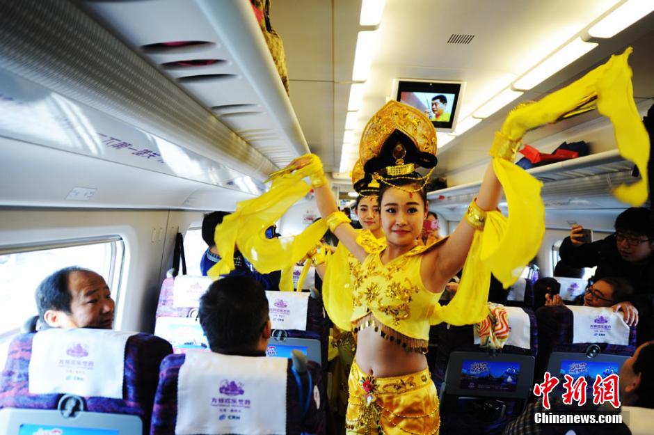 飛天“曼舞”蘭新高鐵動(dòng)車(chē)組列車(chē)