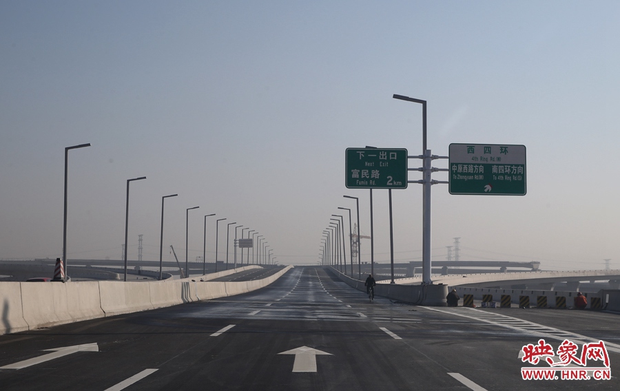 隴海高架往富民路方向和西四環(huán)出口。