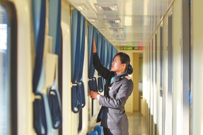 臥鋪車廂 半包式，更具私密性和舒適性。