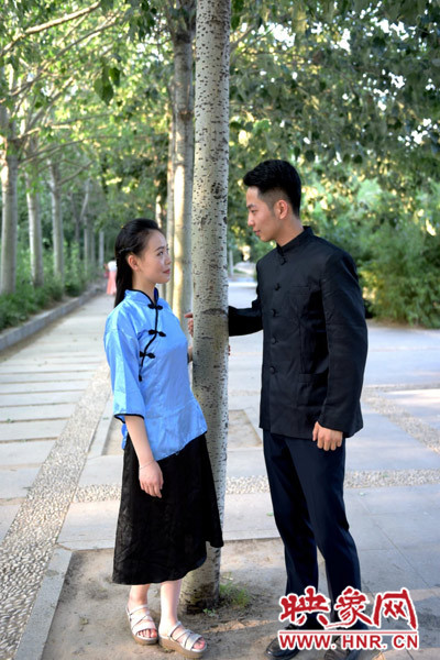 輕輕的凝視，勝卻了千言萬(wàn)語(yǔ)。