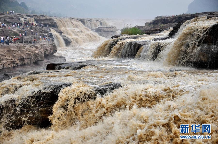 這是7月10日拍攝的黃河壺口瀑布。