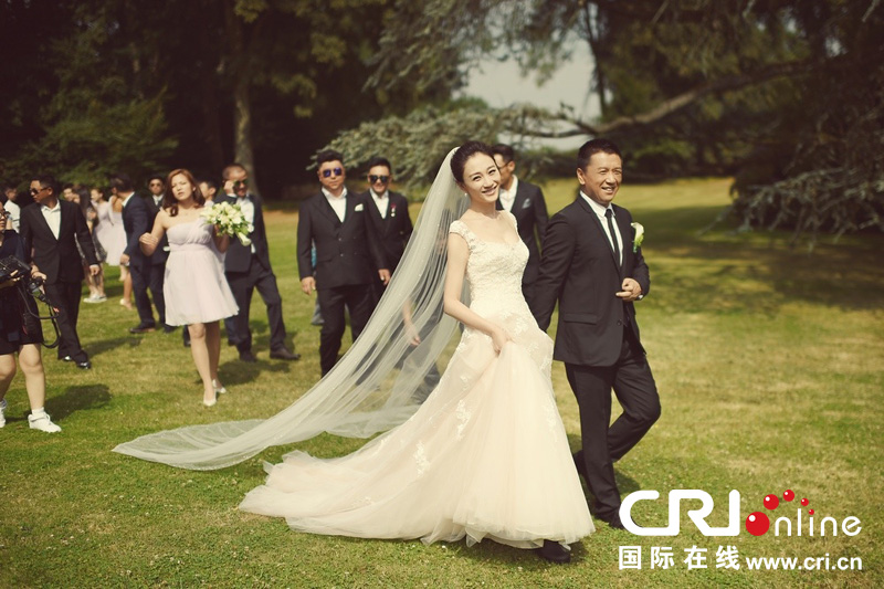 李小冉比利時辦婚禮 朱丹、鐘欣潼、應(yīng)采兒做伴娘