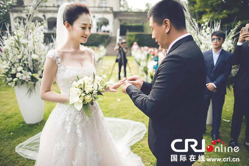 李小冉比利時辦婚禮 朱丹、鐘欣潼、應(yīng)采兒做伴娘