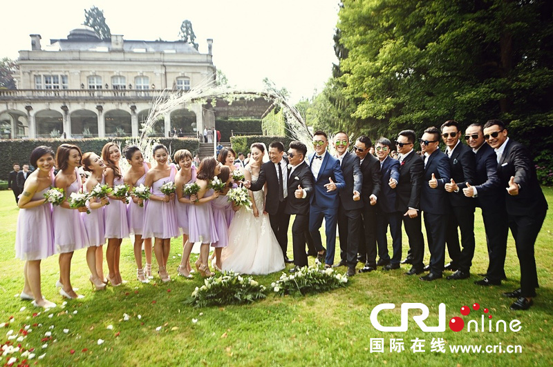 李小冉比利時辦婚禮 朱丹、鐘欣潼、應(yīng)采兒做伴娘