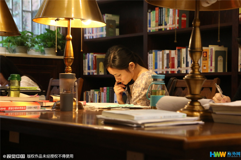 重慶大學(xué)改造翻新的“民國風(fēng)圖書館”走紅網(wǎng)絡(luò)，引得無數(shù)網(wǎng)友點(diǎn)贊