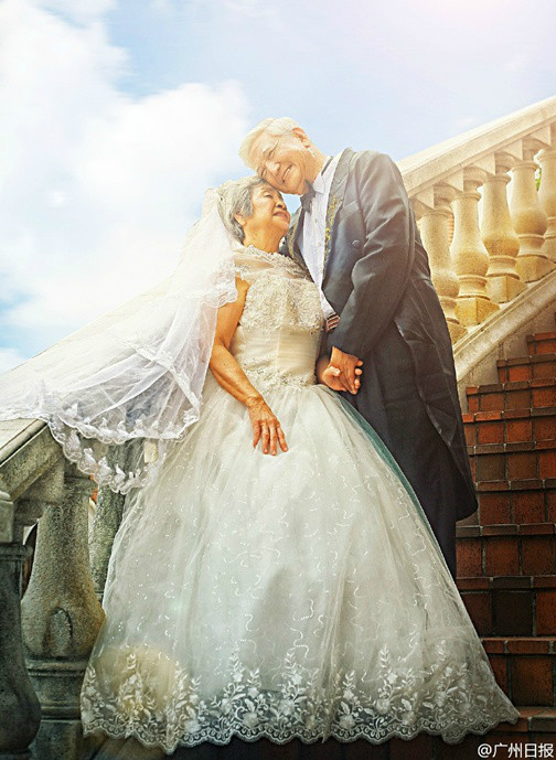 為愛(ài)圓夢(mèng)！八旬老人帶老伴拍攝童話式夢(mèng)幻婚紗照(圖)