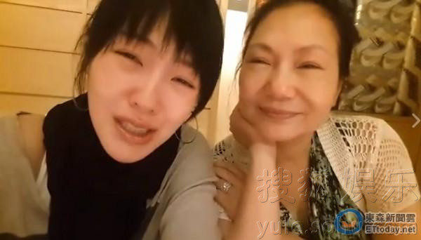 看明星花式秀母親節(jié)！甜馨上鏡鄧超祝福三個媽