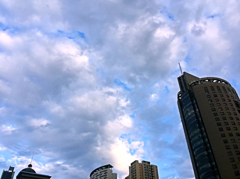 又被鄭州的藍(lán)天刷屏！隨便一拍就是手機(jī)壁紙