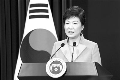 1月6日，韓國總統(tǒng)樸槿惠在首爾總統(tǒng)府青瓦臺舉行的新年記者會上發(fā)言。新華社發(fā)