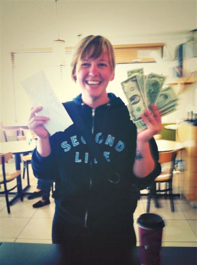 找到錢的“粉絲”會上傳一張與錢的合照。