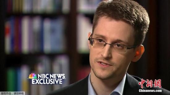 　資料圖：“棱鏡門”曝光者愛德華·斯諾登接受美國全國廣播公司(NBC)的獨(dú)家采訪。