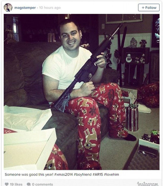 英媒盤(pán)點(diǎn)熱門(mén)圣誕禮物 送槍成新潮流(組圖) 英媒盤(pán)點(diǎn)熱門(mén)圣誕禮物 送槍成新潮流(組圖)