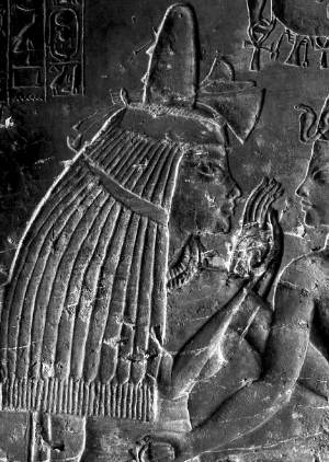 墓中壁畫(huà)顯示，馬婭把年幼的圖坦卡蒙抱在膝上。