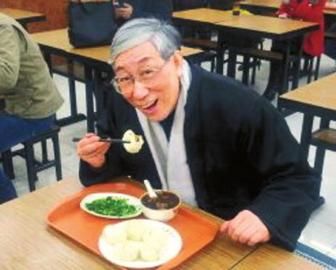 吳頌今到慶豐包子鋪找靈感。