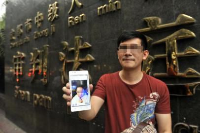 5月20日，成都市中級(jí)人民法院，駱先生再次將前女友告上法庭。