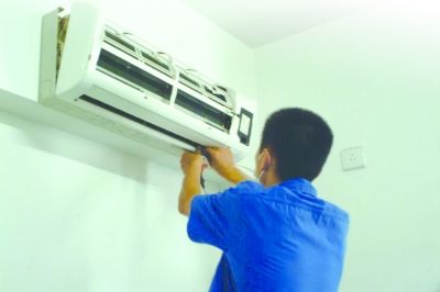 空調(diào)維修工自曝收費(fèi)亂 每年干2個(gè)月養(yǎng)活全年(圖)
