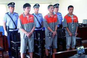 大學(xué)生冒充警察抓嫖詐騙女模特28萬(wàn)元受審