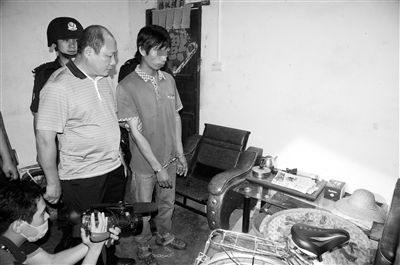 今年8月，我國(guó)內(nèi)地發(fā)生多起單身女性乘坐“黑車”后慘遭車主殺害的案件，被網(wǎng)友稱為“黑色8月”。