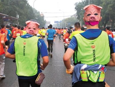 參賽現(xiàn)場，有“猴哥”就有“豬八戒”。