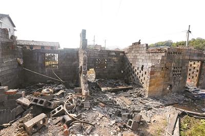 湖南省婁底市婁星區(qū)石井鎮(zhèn)山泉村橋溪港煤礦設(shè)備被搶劫一空，形成了廢墟