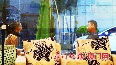 謝某約本報(bào)女記者在廈大附近一家咖啡廳見面，侃侃而談