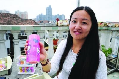 女子26年收藏10萬(wàn)塊世界各地橡皮 欲建博物館