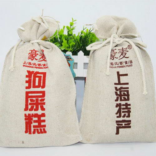 上海某公司推出的一款名為“狗屎糕”的產(chǎn)品引來不少質(zhì)疑。