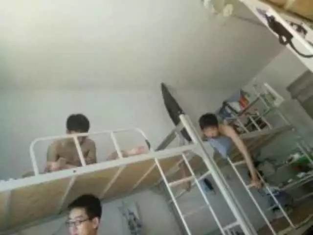 這個(gè)學(xué)校的男生宿舍火了！女同學(xué)都喊著要嫁