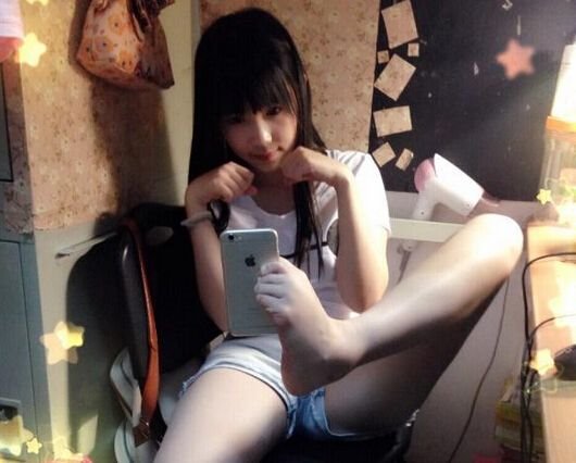 妹子們每周花至少五小時自拍，到底是為啥？