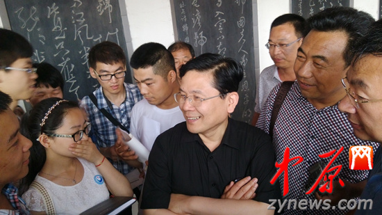 余光中、汪國真做客杜甫故里 共話詩圣家國情懷