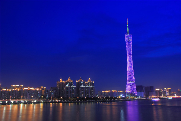 不要溫和地走進(jìn)那個良夜 因為夜太美！