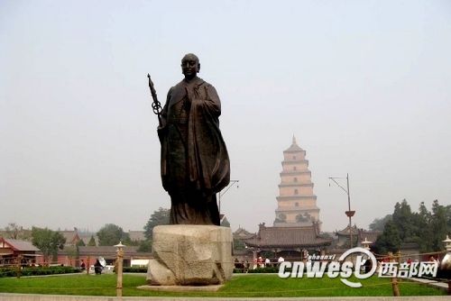 樹(shù)立于大雁塔前的唐玄奘像,他是中印兩國(guó)悠久交流史的代表人物。