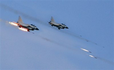 戰(zhàn)機對地攻擊。劉應(yīng)華攝