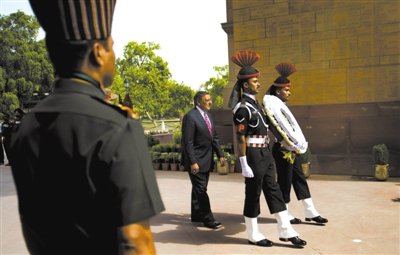 　　6日，帕內(nèi)塔在新德里。他在印度訪問(wèn)時(shí)稱，美國(guó)愿意為印度提供最先進(jìn)的武器