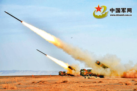 某新型火箭炮實施精確打擊。劉文峰攝