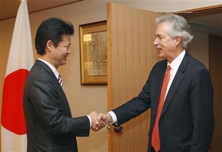 10月15日上午，日本外相玄葉光一郎與到訪的美國常務助理國務卿伯恩斯在日外務省舉行了會談。