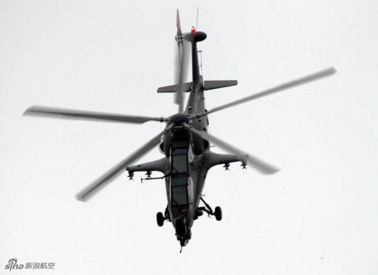 資料圖：在珠海航展上亮相的武直-10攻擊直升機(jī)。
