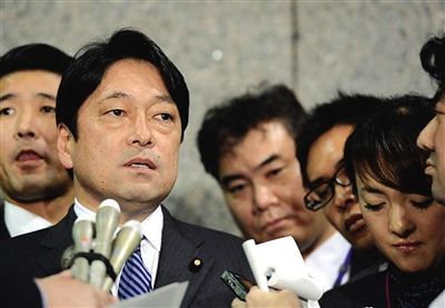 2月5日晚，日本防衛(wèi)省大臣小野寺召開緊急記者會(huì)，公開日本自衛(wèi)隊(duì)軍艦被中國軍艦雷達(dá)瞄準(zhǔn)的消息。據(jù)稱，首相安倍晉三親自下達(dá)了公開的指令。