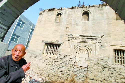 為保護(hù)古民宅，鄭州北四環(huán)繞開5米