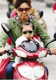 昨天清晨，文化宮路。 鄭州晚報(bào)記者 張翼飛 圖