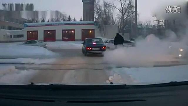 國(guó)外行車記錄儀記錄下的暖心畫(huà)面 人間處處有美好